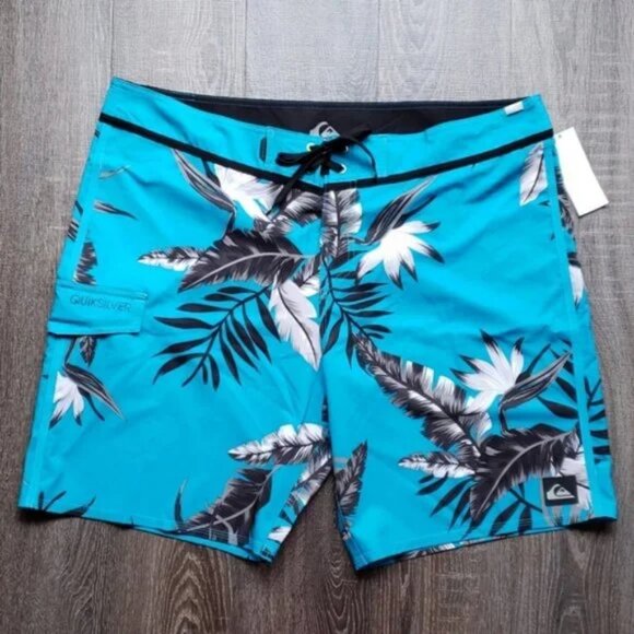 Quiksilver "Frames Jungle Juice" Board Shorts - Picture 2 of 3